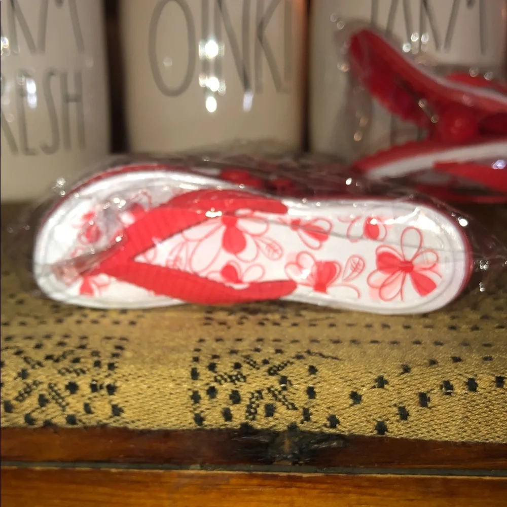 Red/Pink Flip Flop Shaped Beach Towel Clips Set of 2